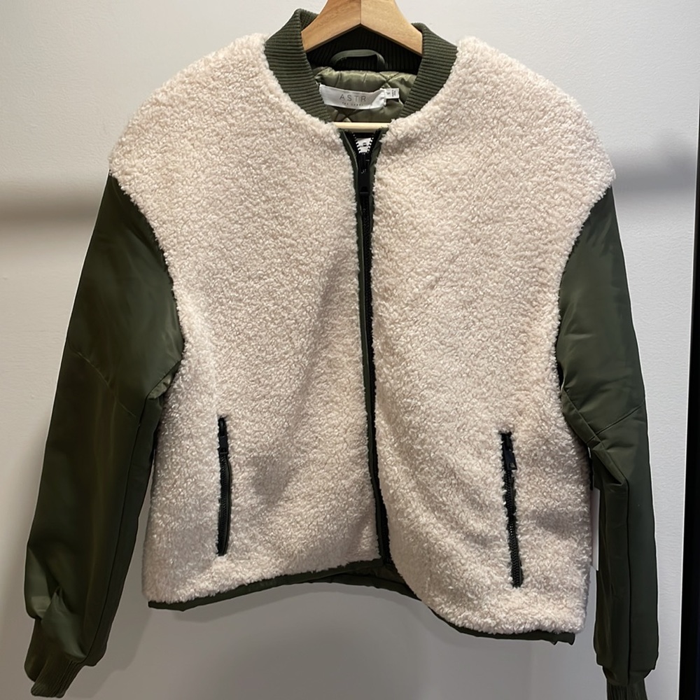 TEGAN FAUX SHEARLING CONTRAST PUFFER JACKET - Picture 6 of 9